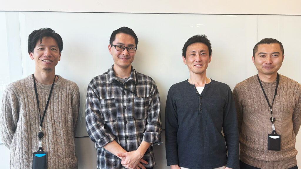 （写真左から）DataCurrent 奥村 裕、DataCurrent 金子 泰三、DataCurrent 取締役CTO 田中 裕章、DataCurrent 笹沼 隼人。